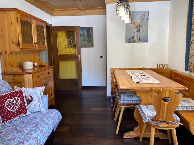 Appartamento Cuore By Ama Val Di Fassa كامبيتيلو دي فاسا المظهر الخارجي الصورة